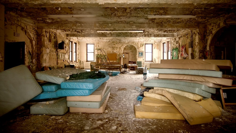 Illustration for article titled The Creepy World of Abandoned Asylums